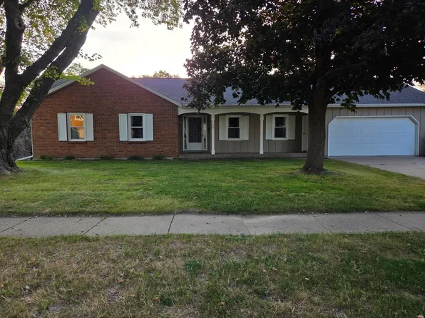 103 Blackhawk Dr, Galena, IL 61036