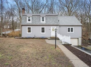 11 Palmer Dr, Gales Ferry, CT 06335