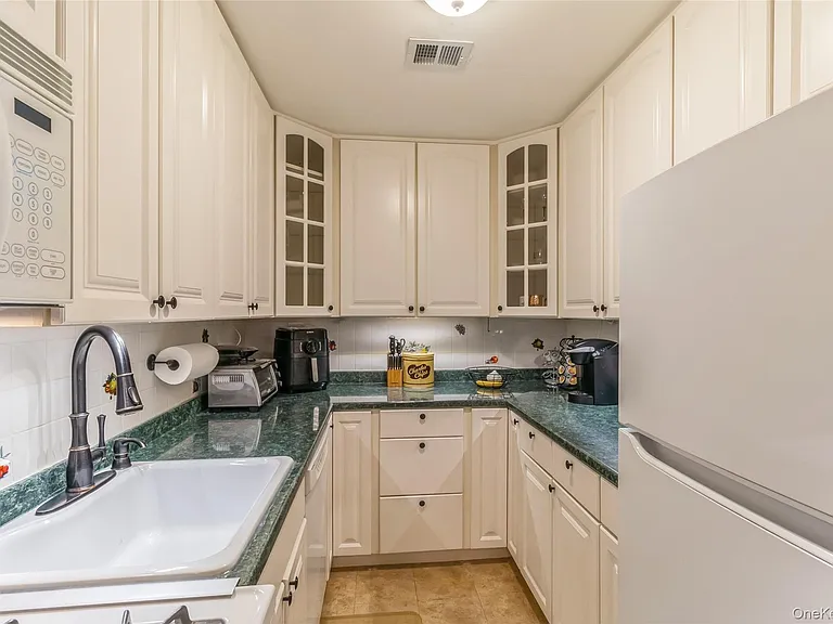48 Pointe Cir S — Photo 15