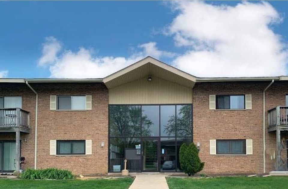 1st image of 7425 Brookdale Dr #103