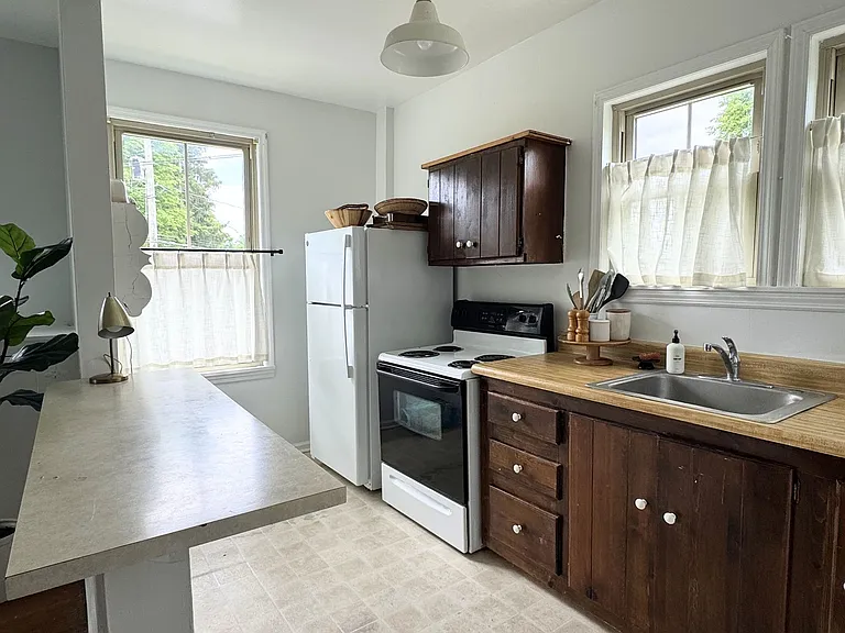 3963 Church St — Photo 3
