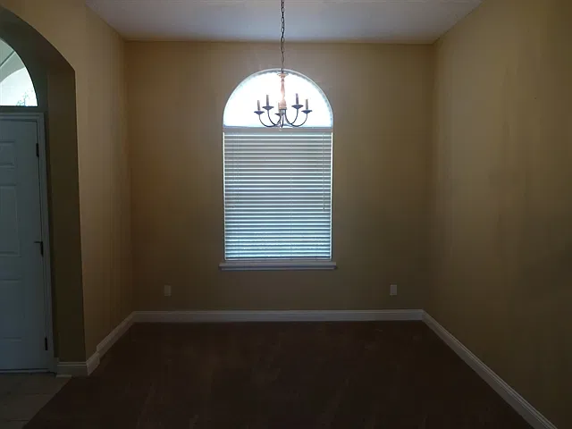 5 bed, 3.0 bath, 2409 sqft, $2,400 — Photo 4