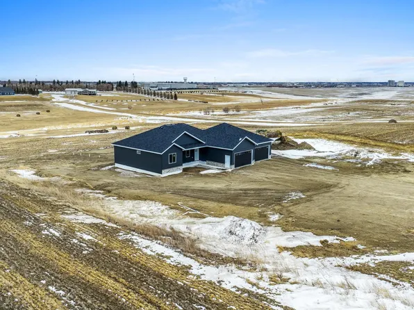 8400 10th Ave NE, Minot, ND 58703