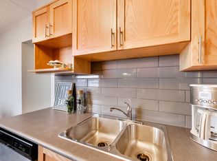 The Bromsgate, Mississauga, ON L5J 4B3