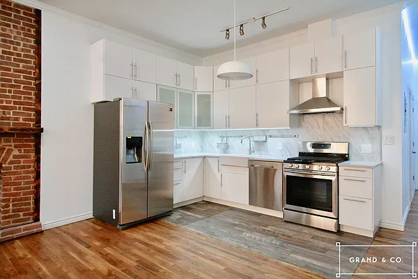 Rented by Grand & Co. | media 21