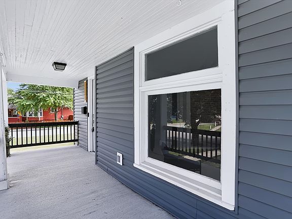 5th image of 1031 N Tacoma Ave