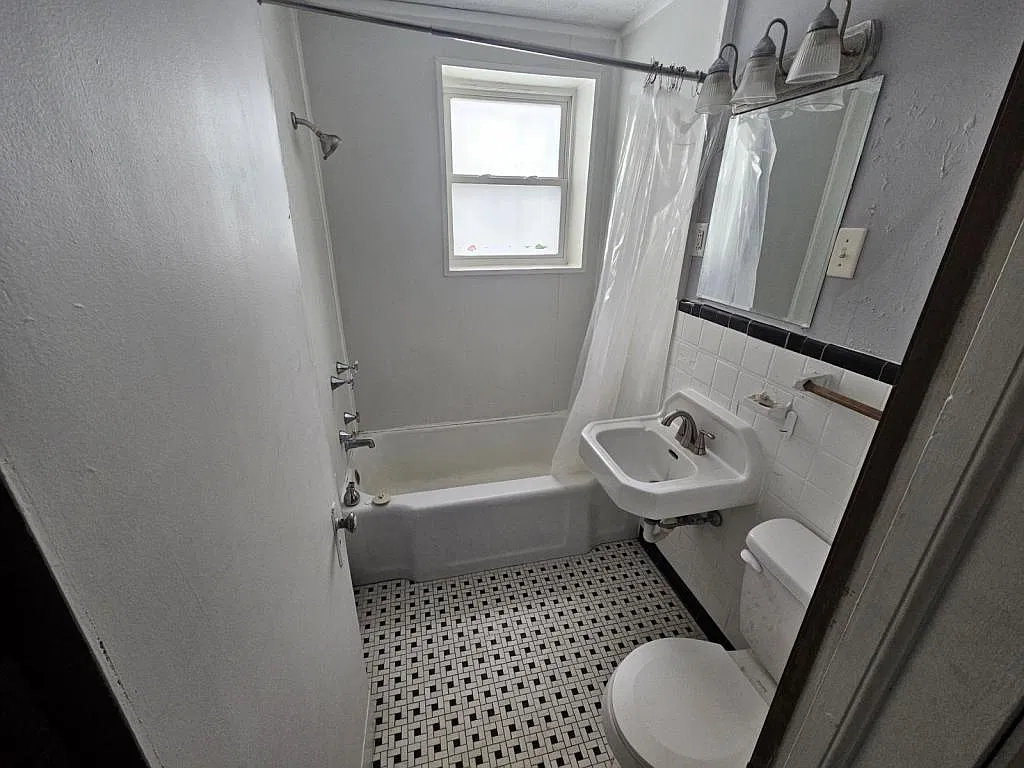 168 4th Ave — Photo 3