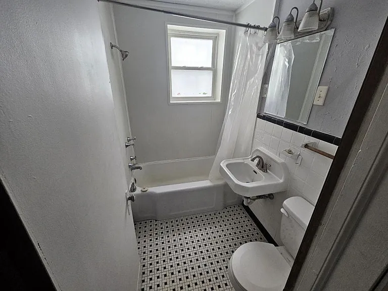 168 4th Ave #D — Photo 3