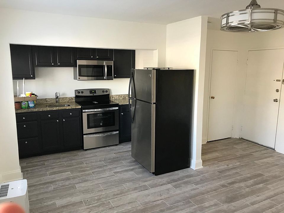 1st image of 928 2nd St N #6