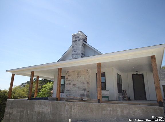 3rd image of 224 Magnolia Mdw