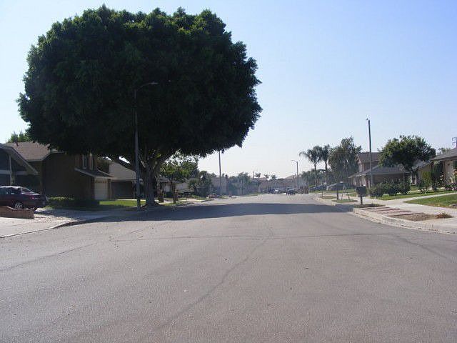 2nd image of 1027 E Bermuda Dunes St