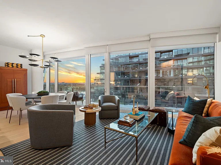 601 Wharf St SW #806 — Photo 2