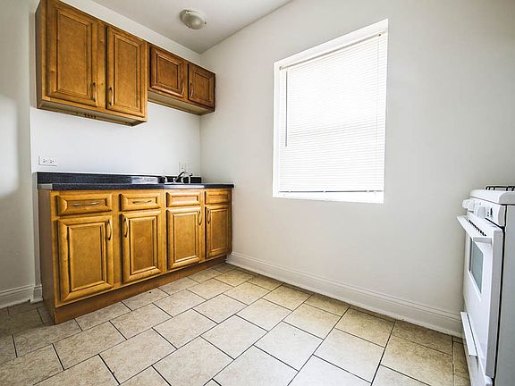 3rd image of 7920-26 S Evans Ave #7926-2W