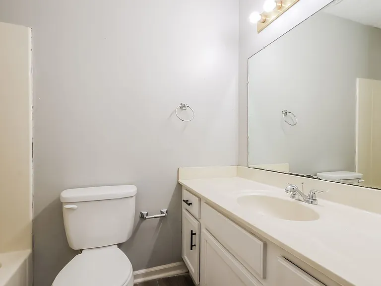 River Valley Apartments — Photo 43