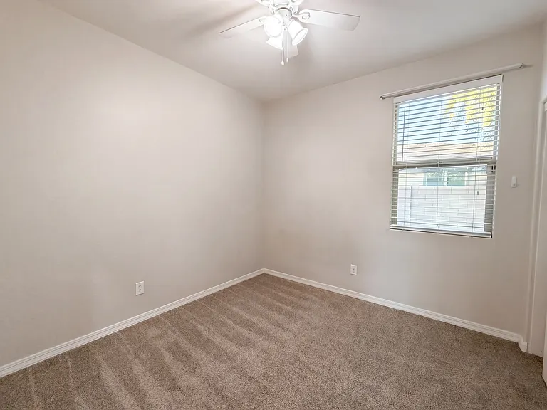 146 E Bernie Ln — Photo 13