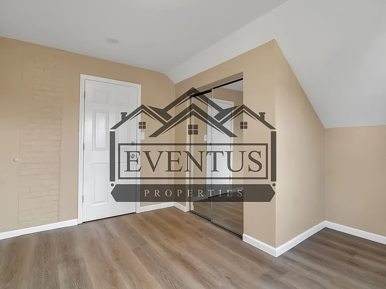 257 Winspear Ave #2 — Photo 8