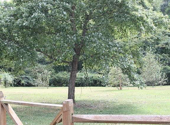 3rd image of 170 Wagon Ln