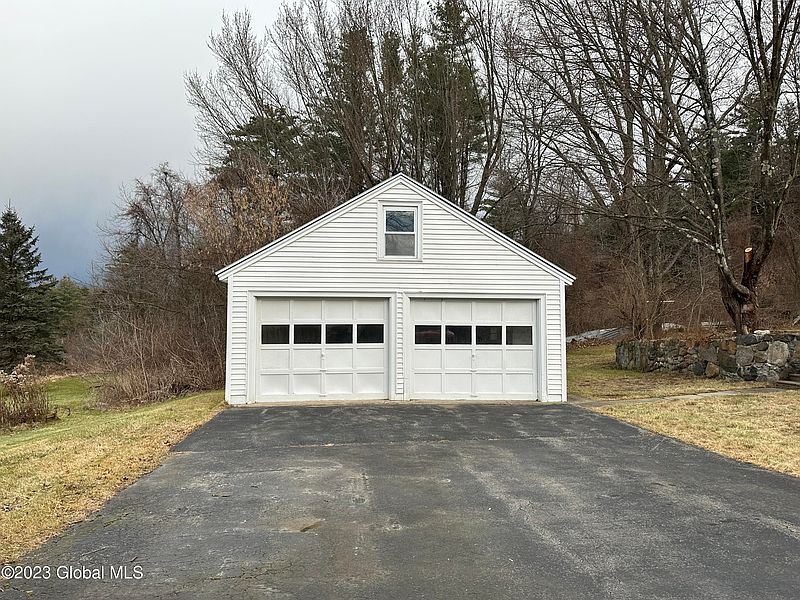 4th image of 241 Cronin Road
