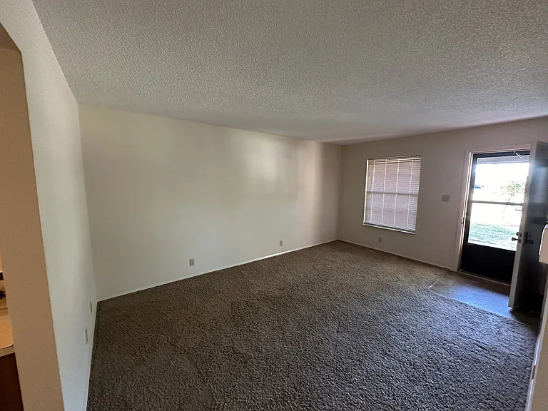 709 Devonshire Dr #709 — Photo 6