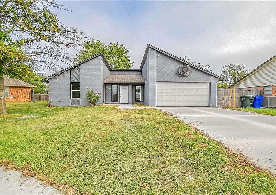 1st image of 2709 Creekview Pl