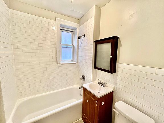 5th image of 2267 Kennedy Blvd APT 11