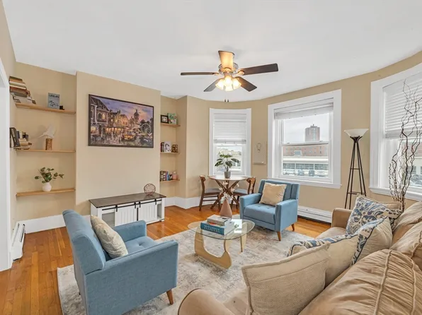 122 Day St #3, Jamaica Plain, MA 02130