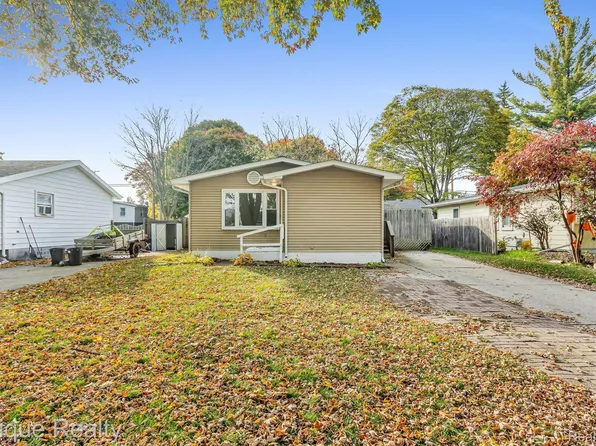 2615 15th Ave, Port Huron, MI 48060