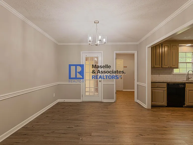 114 Fox Meadow Dr — Photo 10