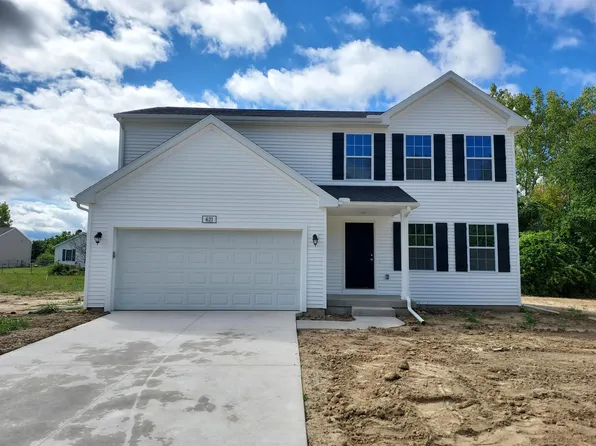 621 Courtyard Pl, Watervliet, MI 49098