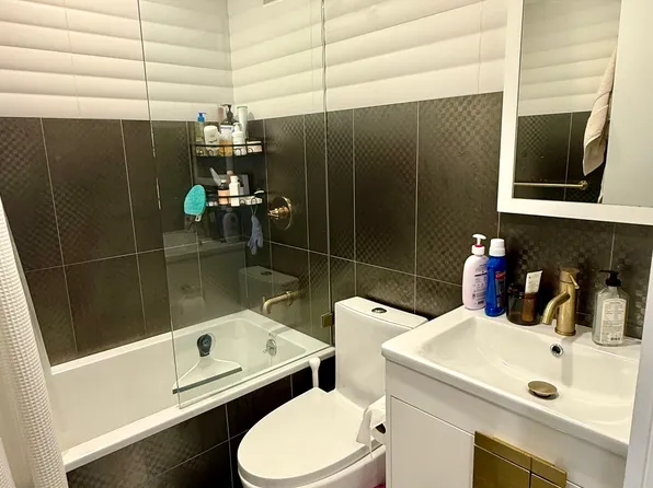 996 Carroll Street image 6 of 17