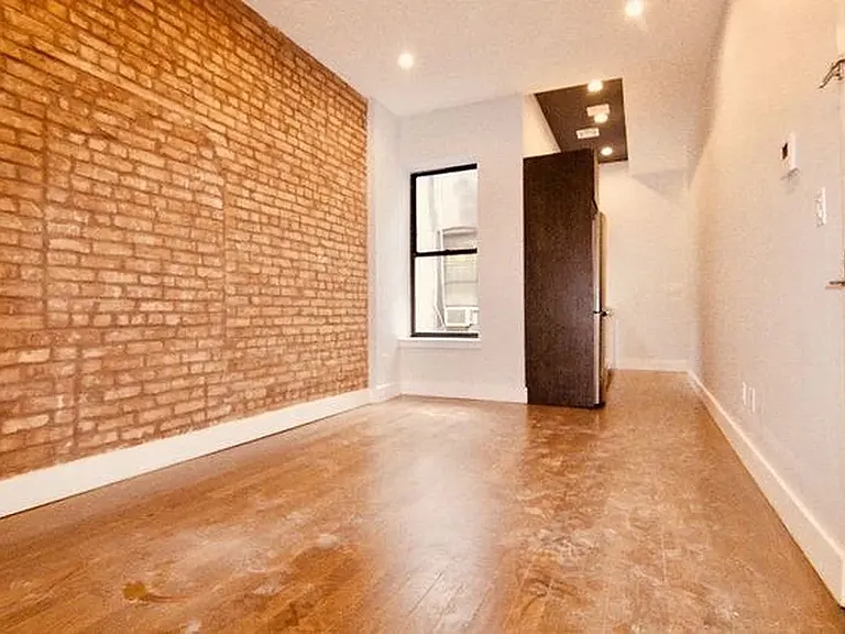 Putnam Ave — Photo 5