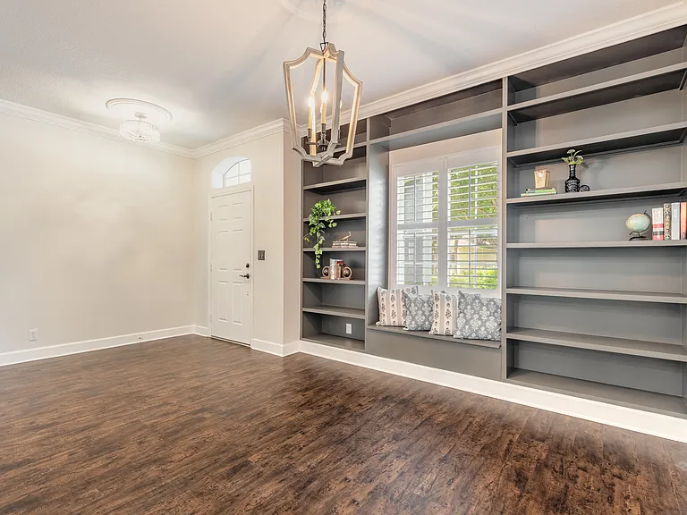 147 Birchmont Dr — Photo 2
