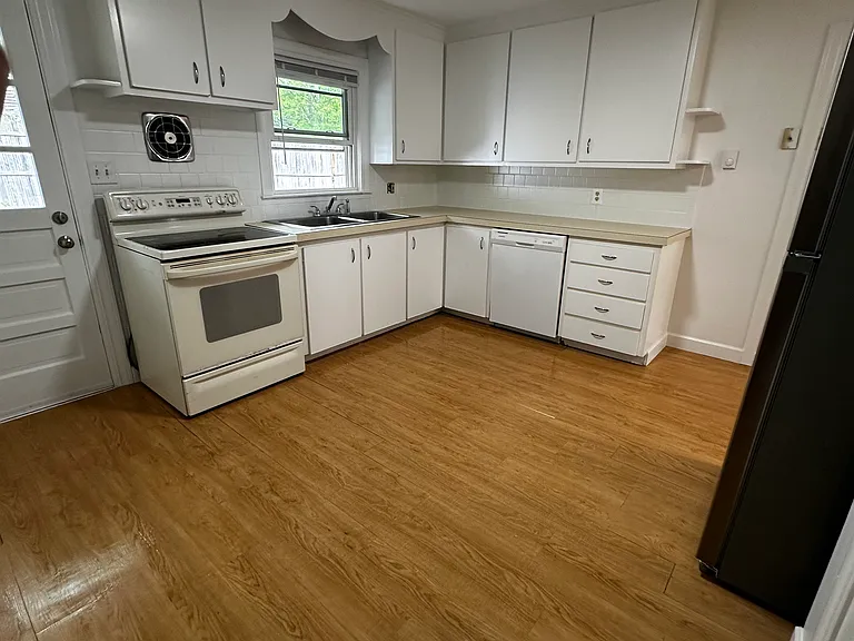 15 Patrick Henry St #12 — Photo 3