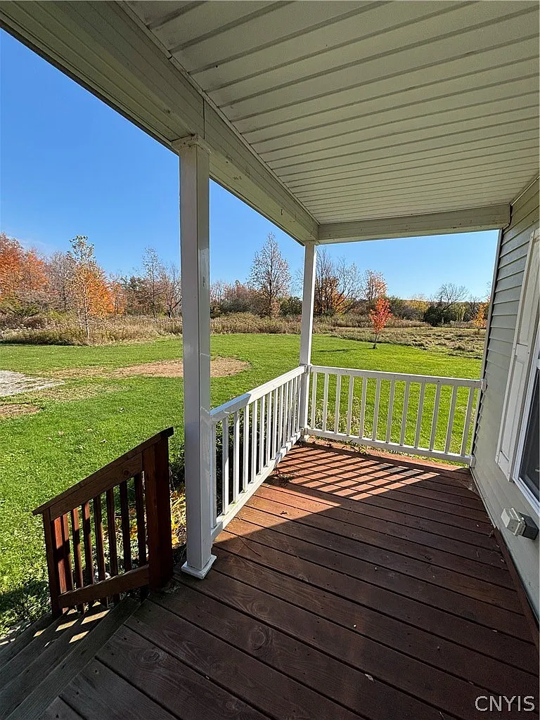 3 bed, 2.0 bath, 1540 sqft, $2,400 — Photo 3