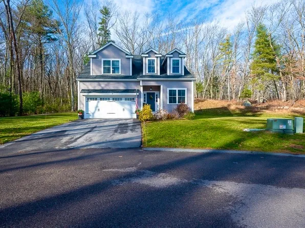 33 Brown Bear Ln #33, Milford, MA 01757