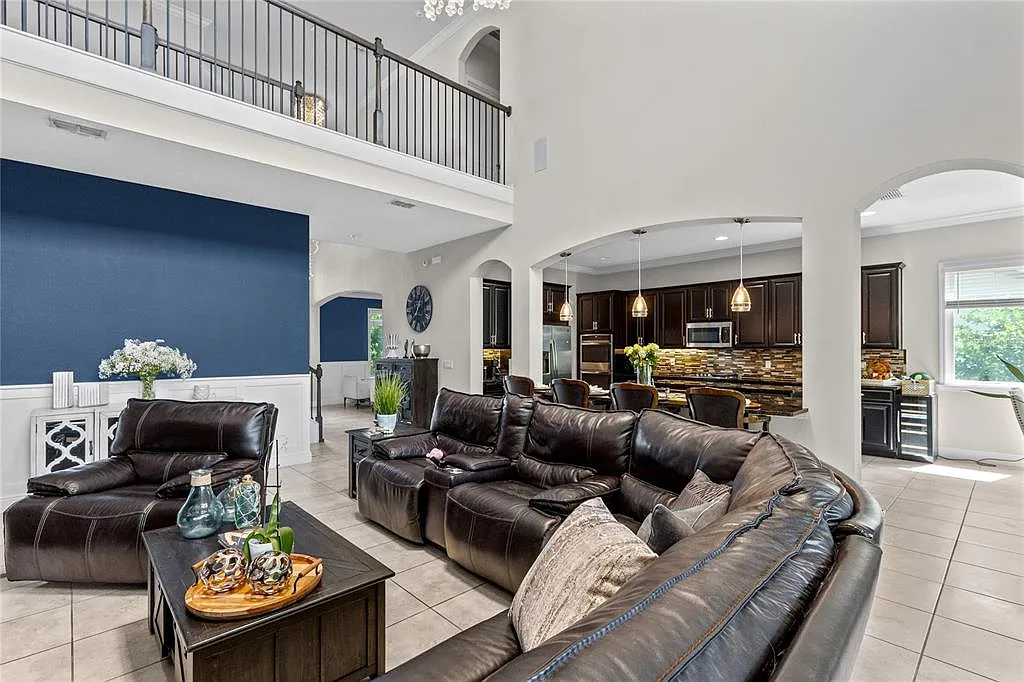 5 bed, 3.5 bath, 3949 sqft, $7,850 — Photo 4