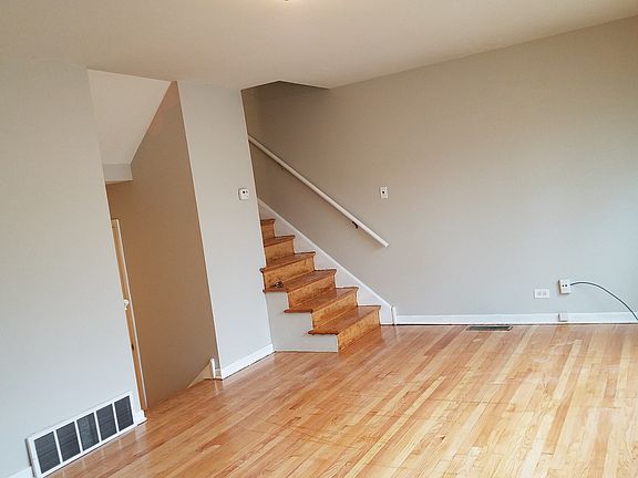 4th image of 13928 S Dearborn St