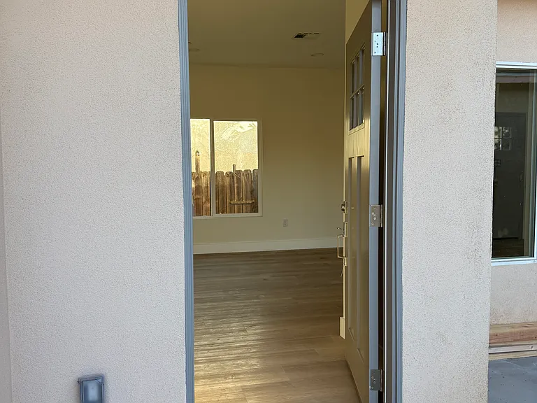 825 Bilton Way #B — Photo 3