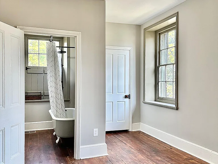 1080 W Bristol Rd #2 — Photo 14