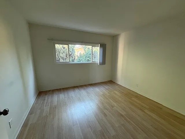 Building Photo - 5138 Zelzah Ave #107A