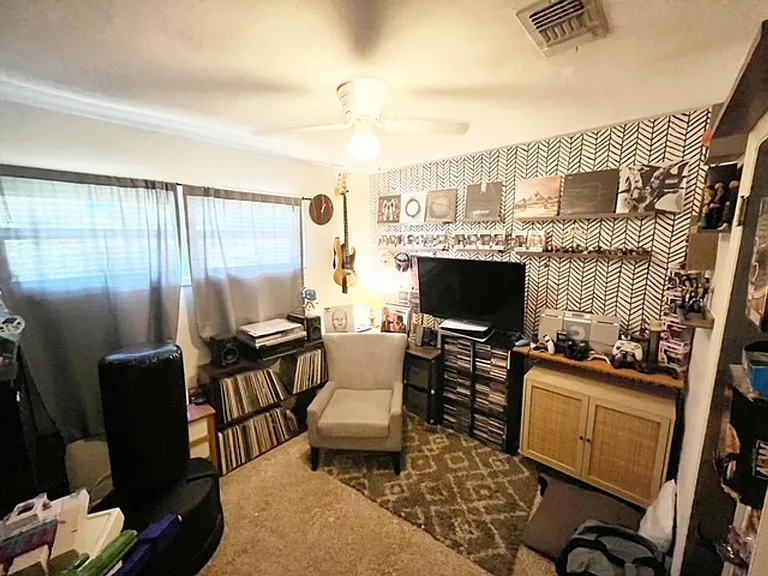 332 Chicago Ave — Photo 13