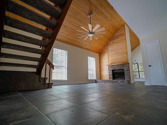 3rd image of 7567 Southpointe Pl
