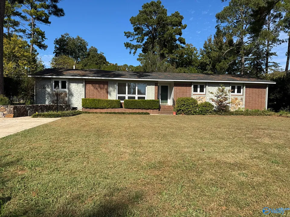 2410 Crestview Dr SE