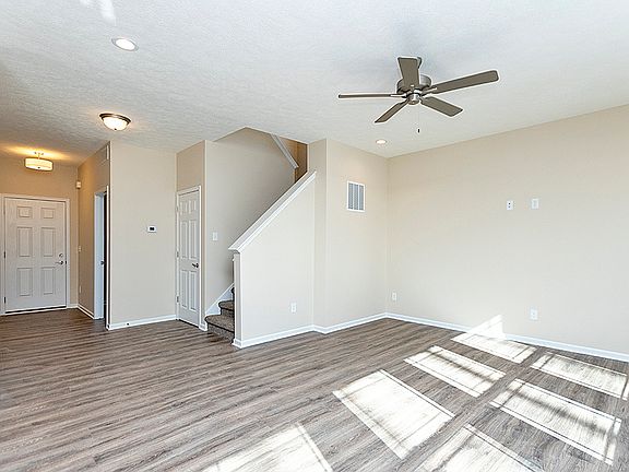 4th image of 686 Pinewood Dr