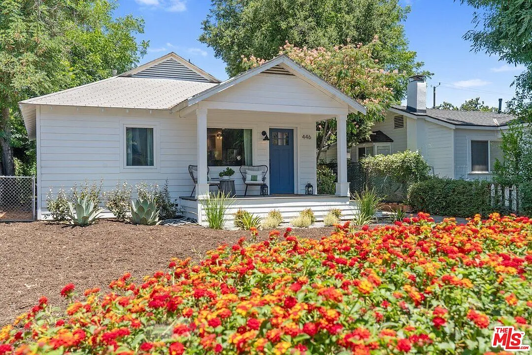 2 bed, 1.0 bath, 884 sqft, $4,200 — Photo 1