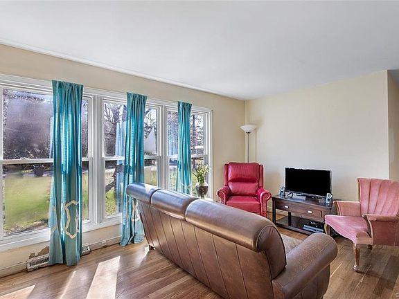 4th image of 200 Robin Ave