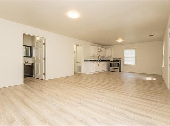 3rd image of 39445 Cooper Ln