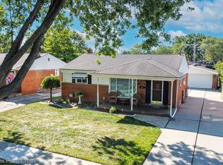 21312 Parkway St, Saint Clair Shores, MI 48082