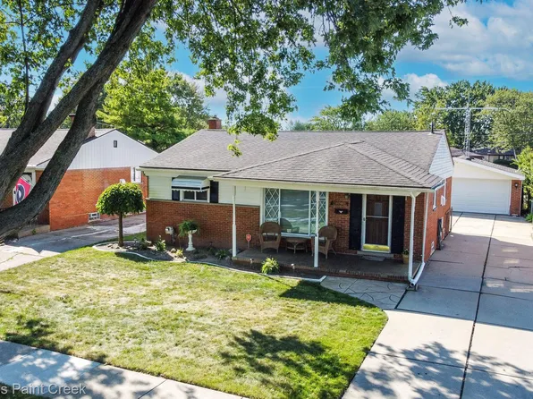 21312 Parkway St, Saint Clair Shores, MI 48082