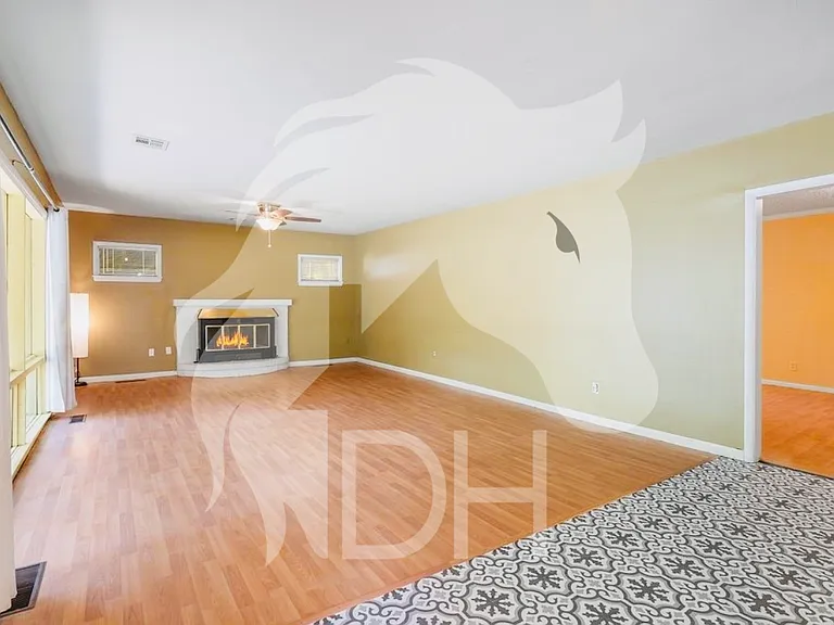 450 N Miller St — Photo 3